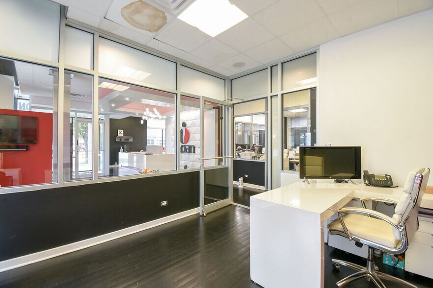 More Photos Of 2101 W Division St, Chicago Storefront Retail Residential For Lease