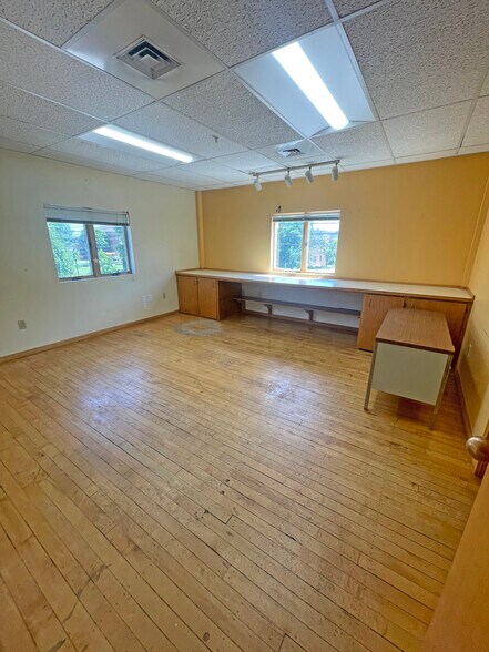 More Photos Of 29 Hampshire St, Auburn Office For Sale