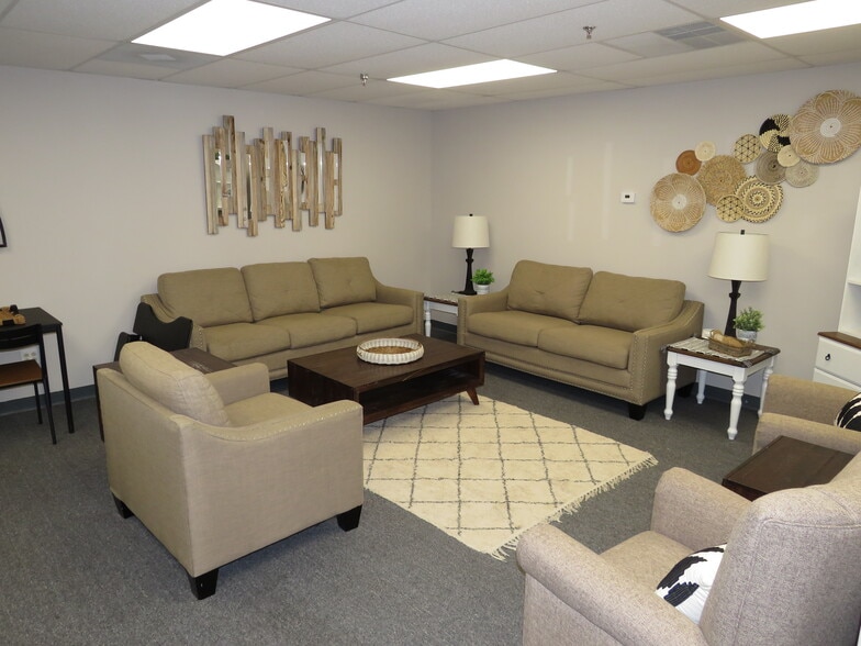 More Photos Of 1715 N Division St, Morris Unknown For Lease