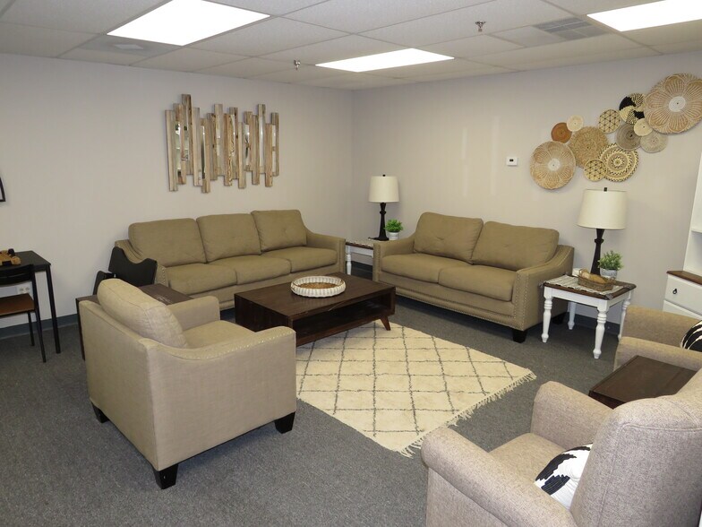More Photos Of 1715 N Division St, Morris Unknown For Lease
