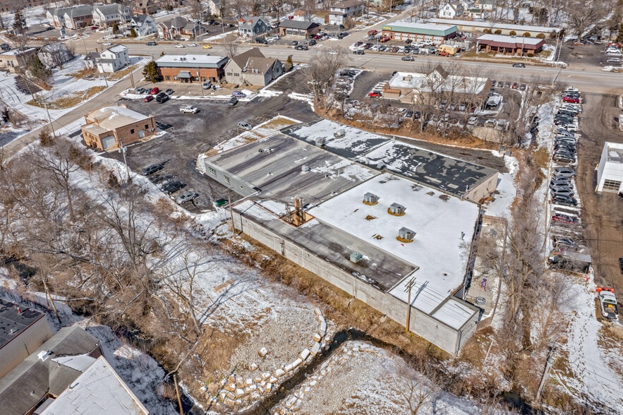 More Photos Of 1315 E Main St, St Charles Warehouse For Sale