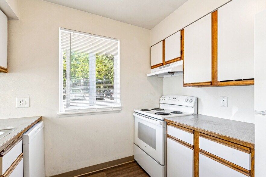 More Photos Of 7420-7428 208th St SW, Edmonds Apartments For Sale