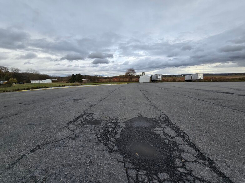 More Photos Of 11 Gurda Ln, Goshen Warehouse For Lease