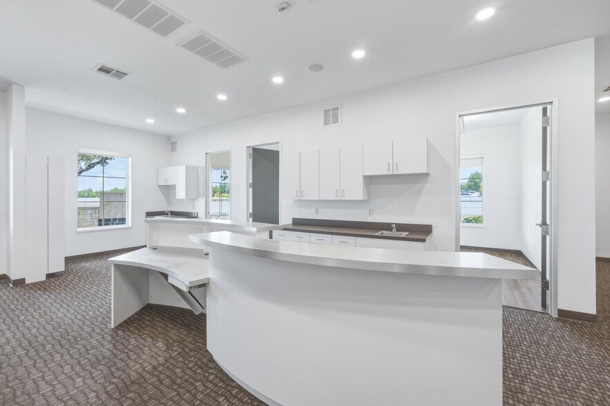 More Photos Of 12171 W Parmer Ln, Cedar Park Medical For Lease