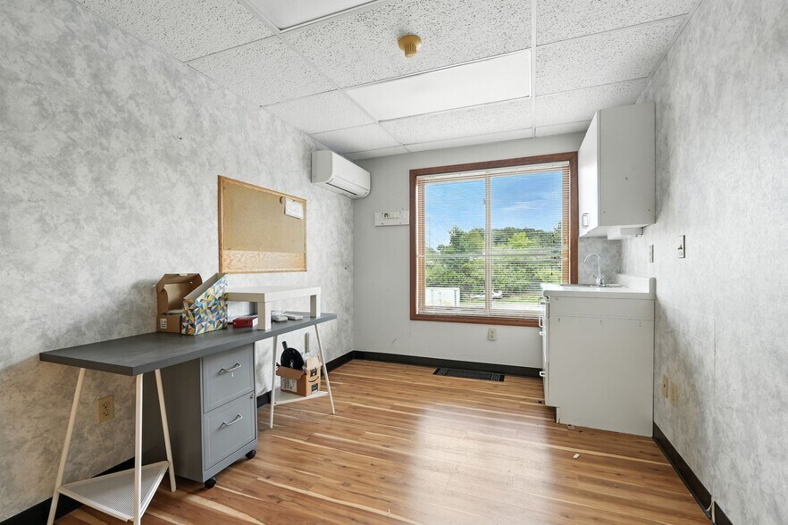 More Photos Of 185 West Ave, Ludlow Medical For Sale