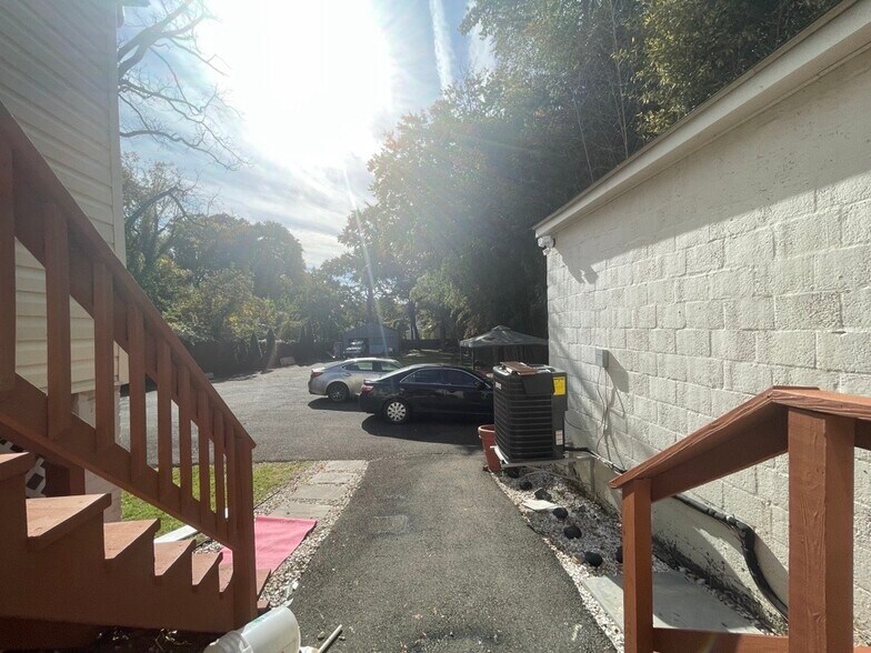 More Photos Of 819 W Broad St, Falls Church Freestanding For Sale