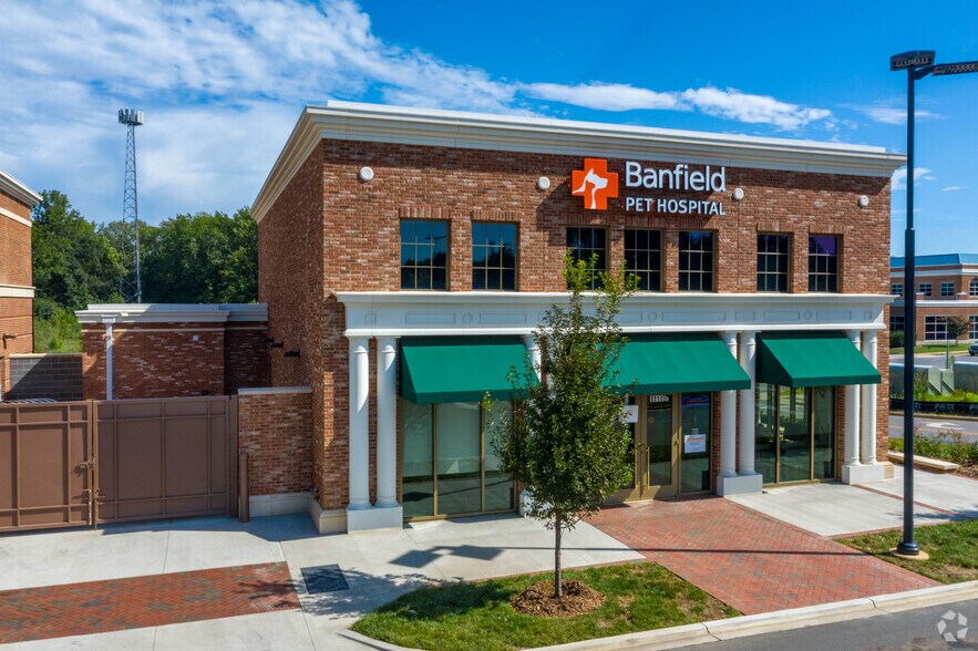 More Photos Of 11135 Golf Links Dr, Charlotte Unknown For Lease