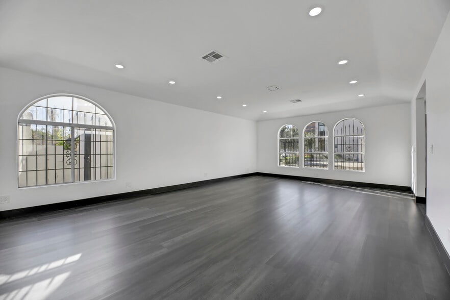 More Photos Of 530 S 7th St, Las Vegas Office Residential For Lease