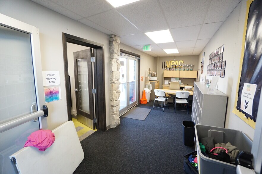 More Photos Of 401 S 7th St, Sunnyside Bank For Sale