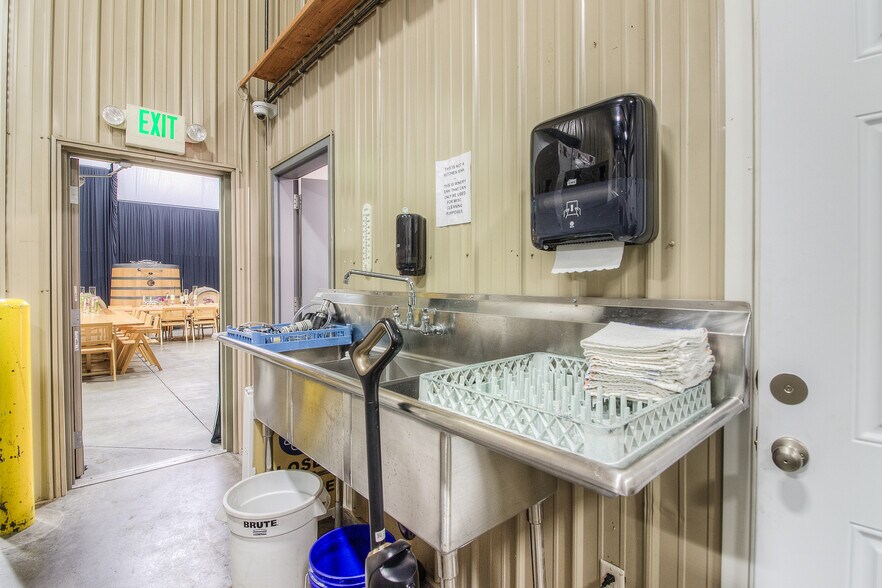 More Photos Of 590 Merlot Dr, Prosser Industrial For Sale