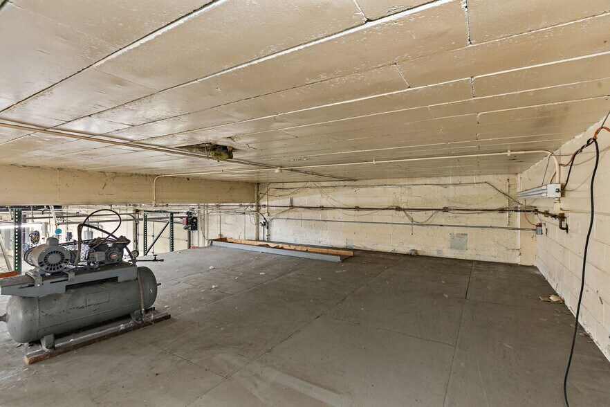 More Photos Of 303 Elgin Ave, Elgin Industrial For Sale