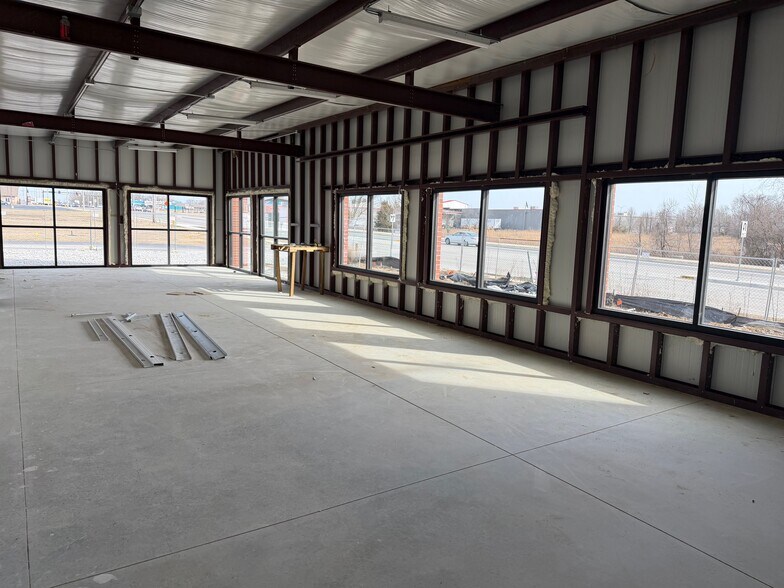 More Photos Of 11105 116th N St, Owasso Storefront For Lease