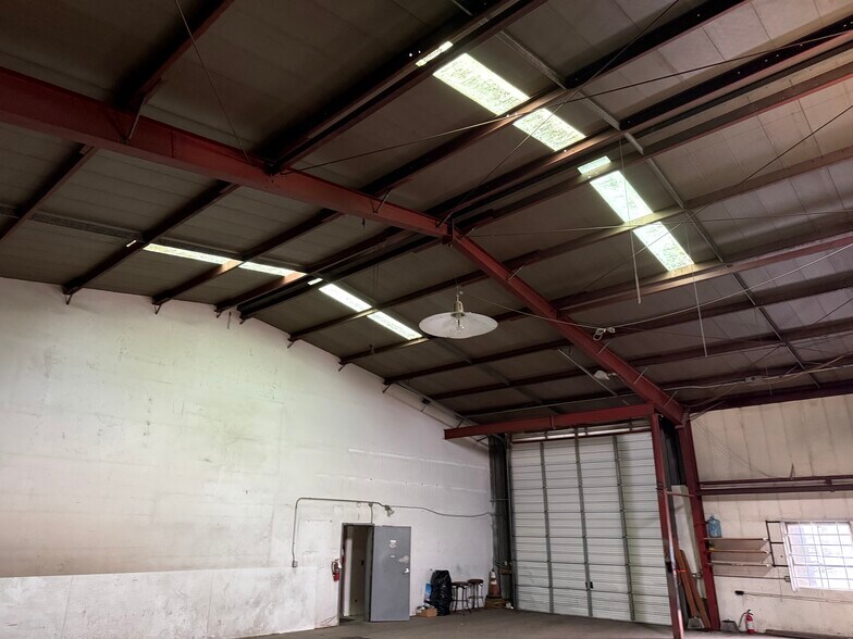 More Photos Of 5003 W Clearwater Ave, Kennewick Service For Lease