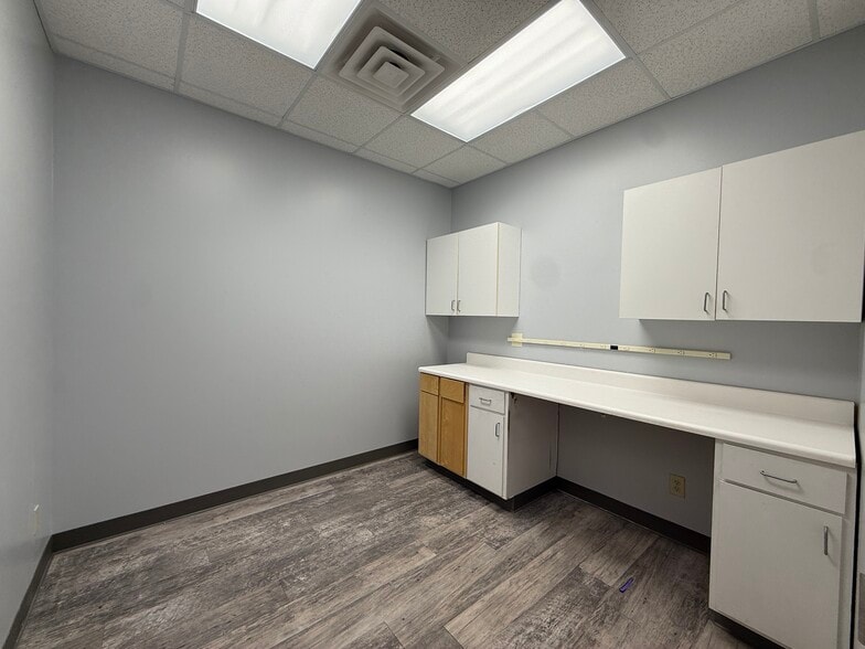 More Photos Of 2140 W Arlington Blvd, Greenville Medical For Lease