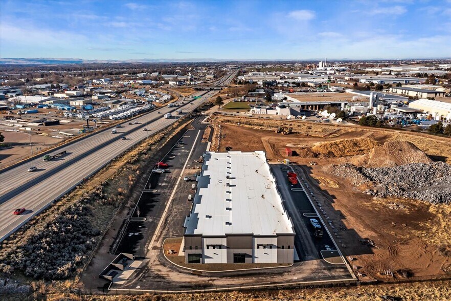 More Photos Of 2200 E Chisholm Dr, Nampa Showroom For Lease