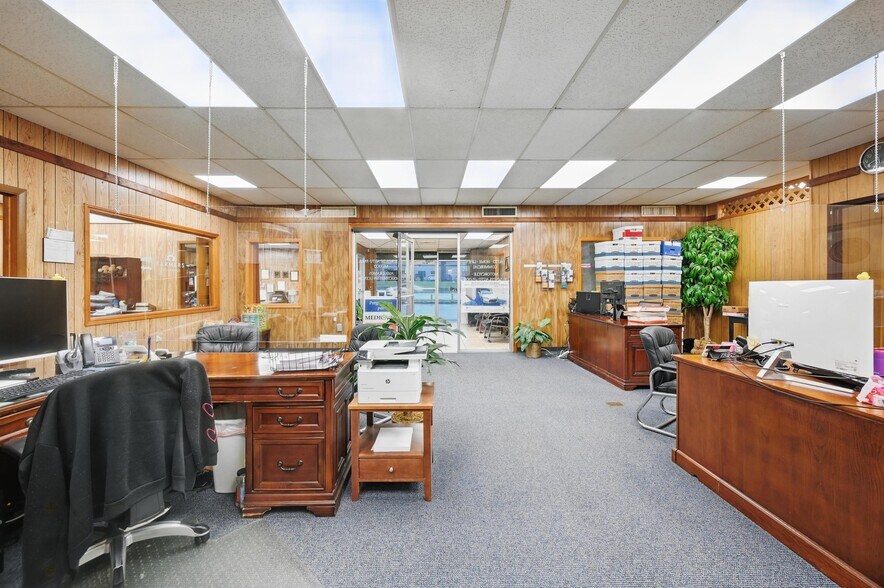 More Photos Of 4016 N Main St, Fort Worth Office For Sale
