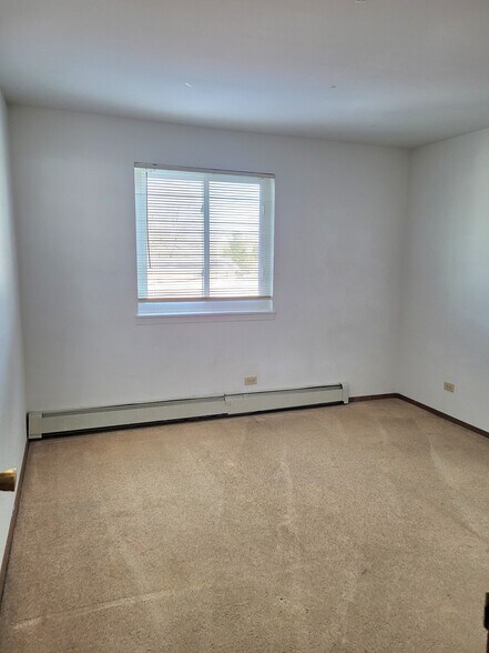 More Photos Of 1322 E 9th St, Lockport Apartments For Sale