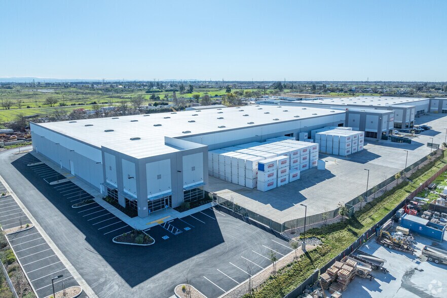 More Photos Of 24 Wayne Ct, Sacramento Warehouse For Lease