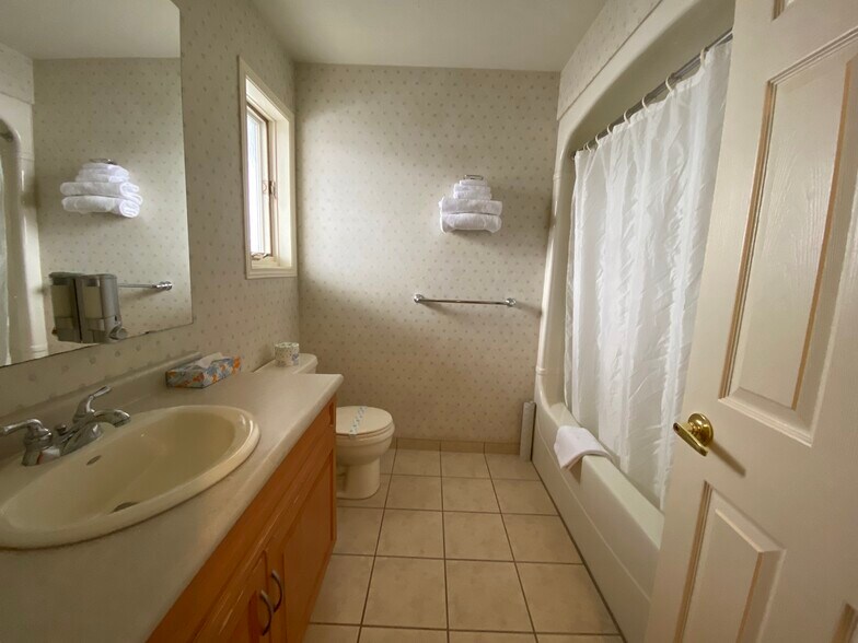 More Photos Of 8500 Road 164, Listowel Hotel For Sale
