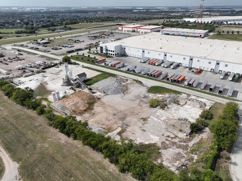 More Photos Of 2901 Highway 114, Fort Worth Truck Terminal For Lease
