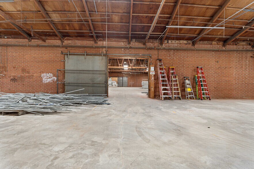 More Photos Of 15610 S Main St, Gardena Distribution For Sale