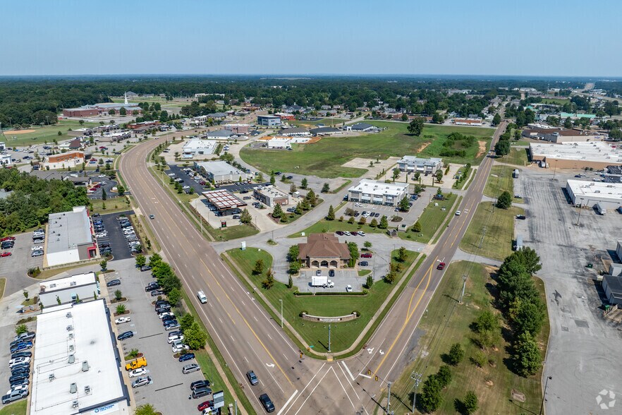 More Photos Of 1373 Union University Dr, Jackson Storefront Retail Office For Lease