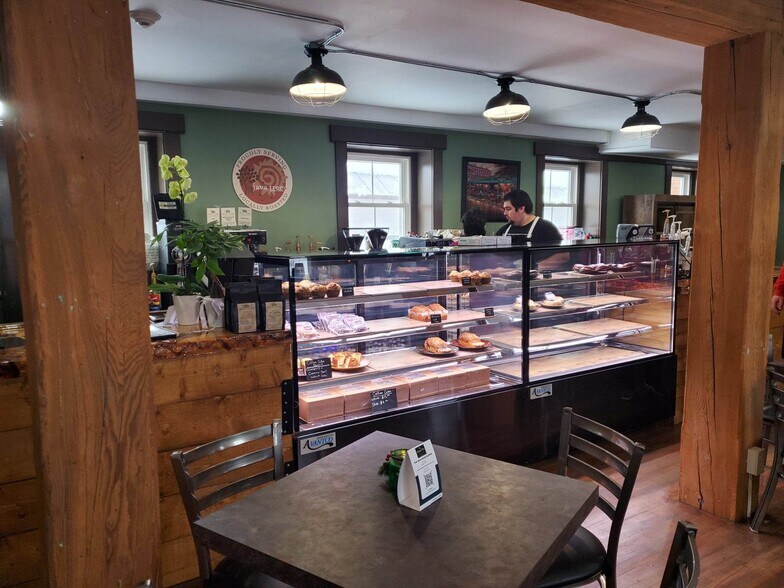 More Photos Of 42 Main St, Antrim Apartments For Lease