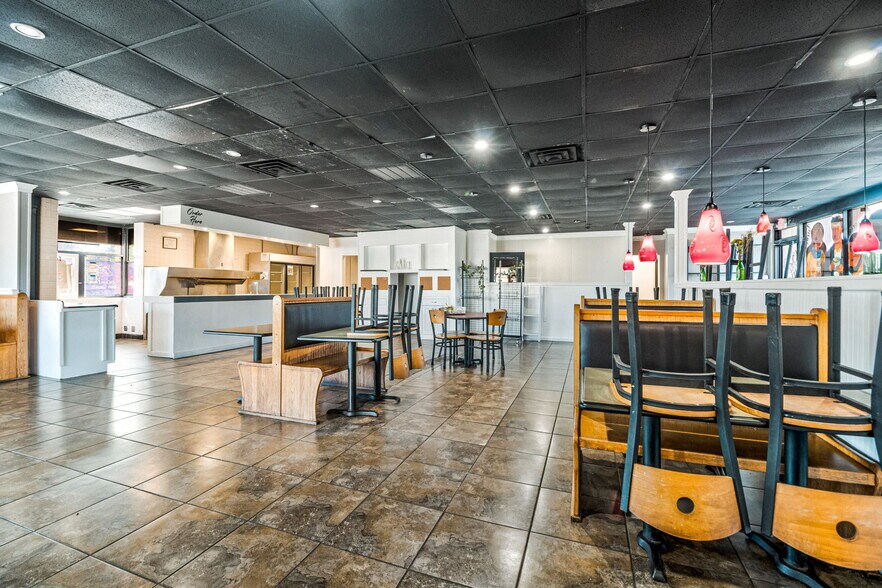 More Photos Of 41 S Navy Blvd, Pensacola Fast Food For Lease