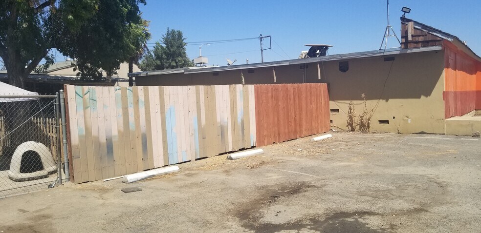 More Photos Of 2435 S K St, Tulare Bar For Sale