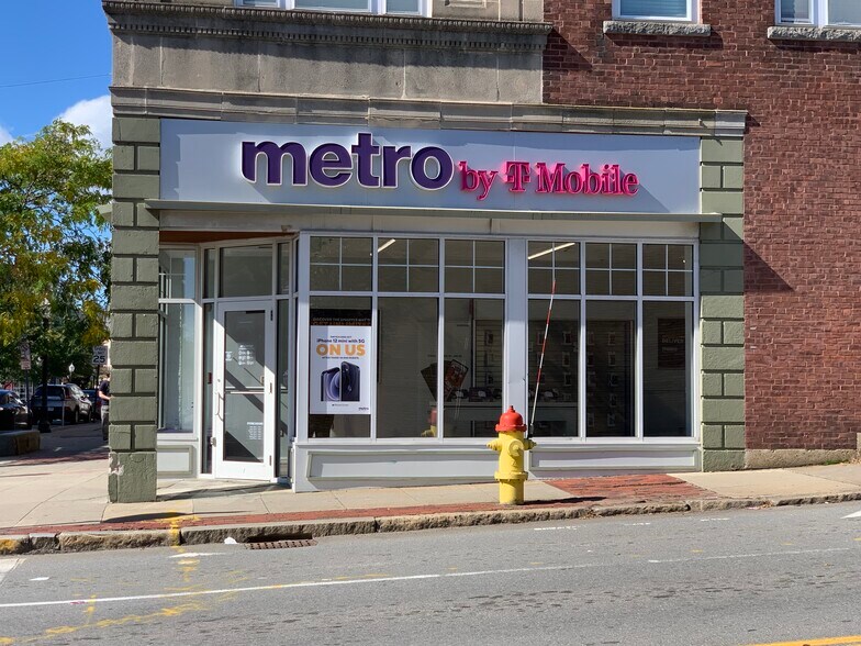 Primary Photo Of 325-327 Main St, Fitchburg Storefront For Lease