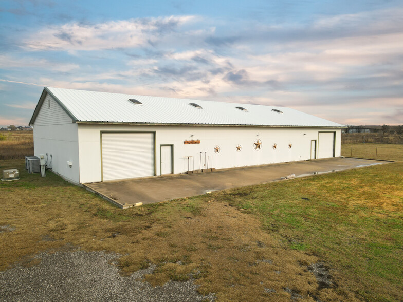 Primary Photo Of 4122 Lois Rd W, Sanger Warehouse For Lease