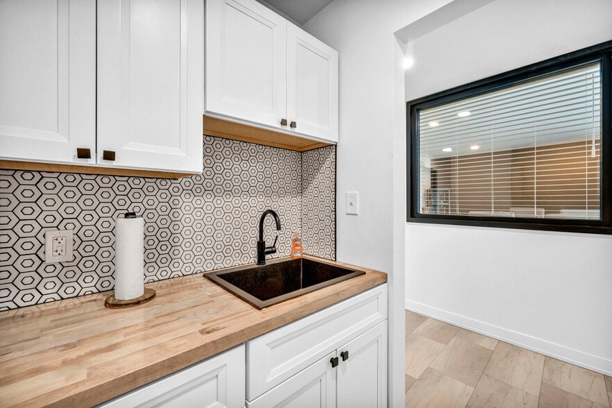 More Photos Of 1929 E Royalton Rd, Broadview Heights Office For Lease