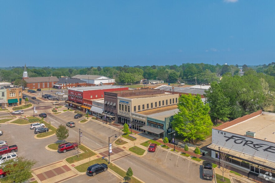 More Photos Of 117 San Augustine St, Center Office For Sale