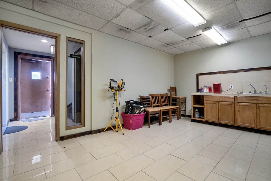 More Photos Of 620 Gellhorn Dr, Houston Warehouse For Sale