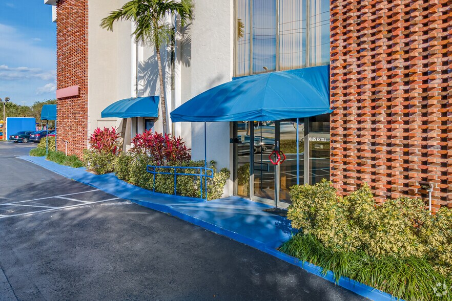 More Photos Of 2500 N Federal Hwy, Fort Lauderdale Office Residential For Lease
