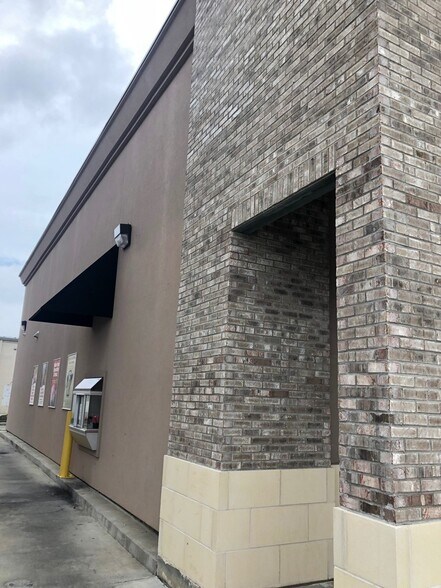 More Photos Of 7673 Perkins Rd, Baton Rouge Storefront For Lease