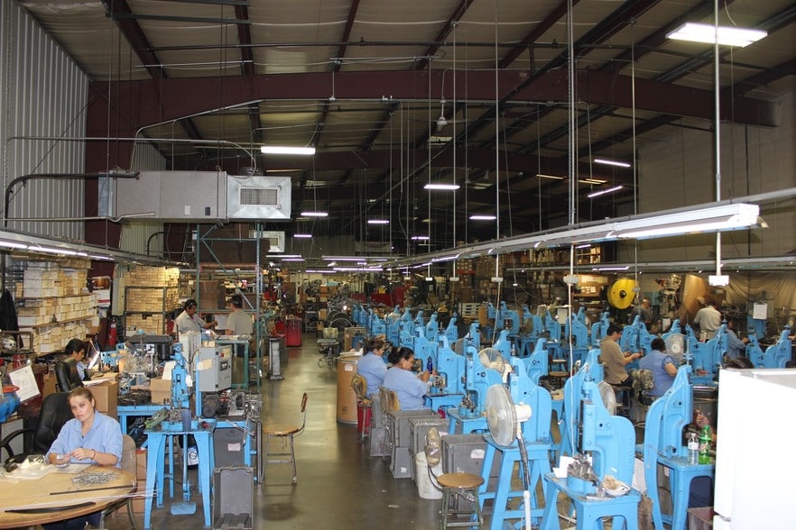 More Photos Of 1180 Atlantic Dr, West Chicago Warehouse For Lease