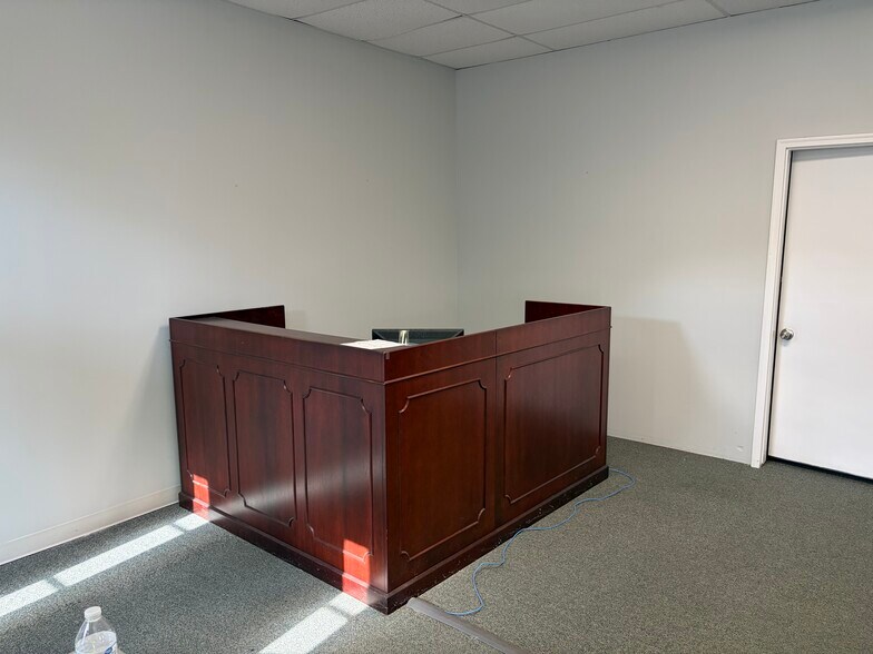 More Photos Of 3578 Oaktree Dr, Semmes Loft Creative Space For Lease