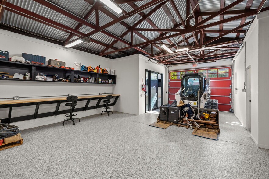 More Photos Of 133 Sunnyway Dr, Ventura Warehouse For Lease