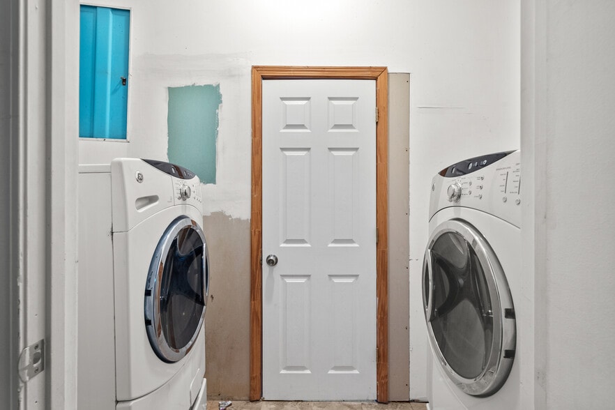 More Photos Of 3933 Warwick Blvd, Kansas City Apartments For Sale