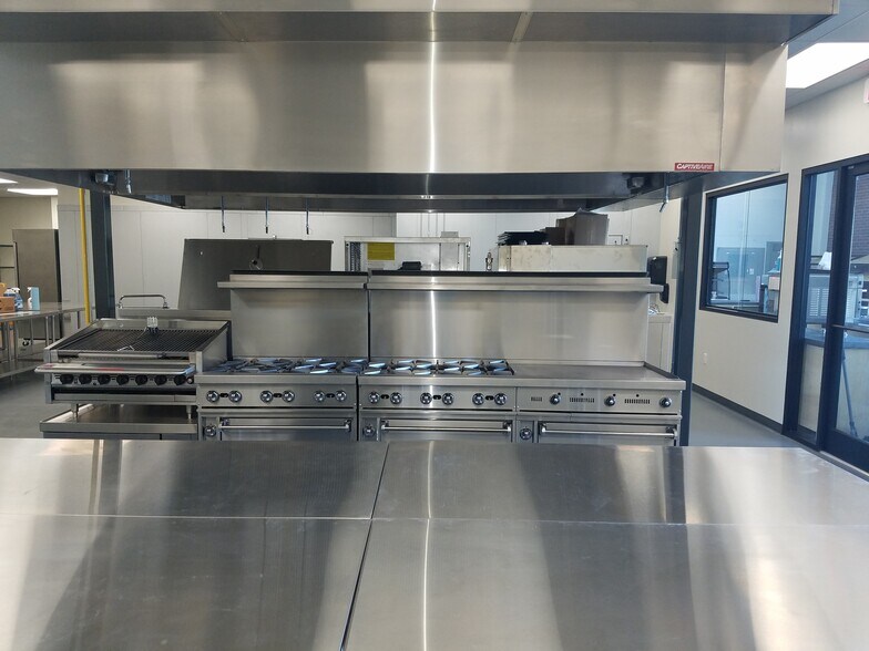 More Photos Of 725 Meeting St, West Columbia Freestanding For Sale