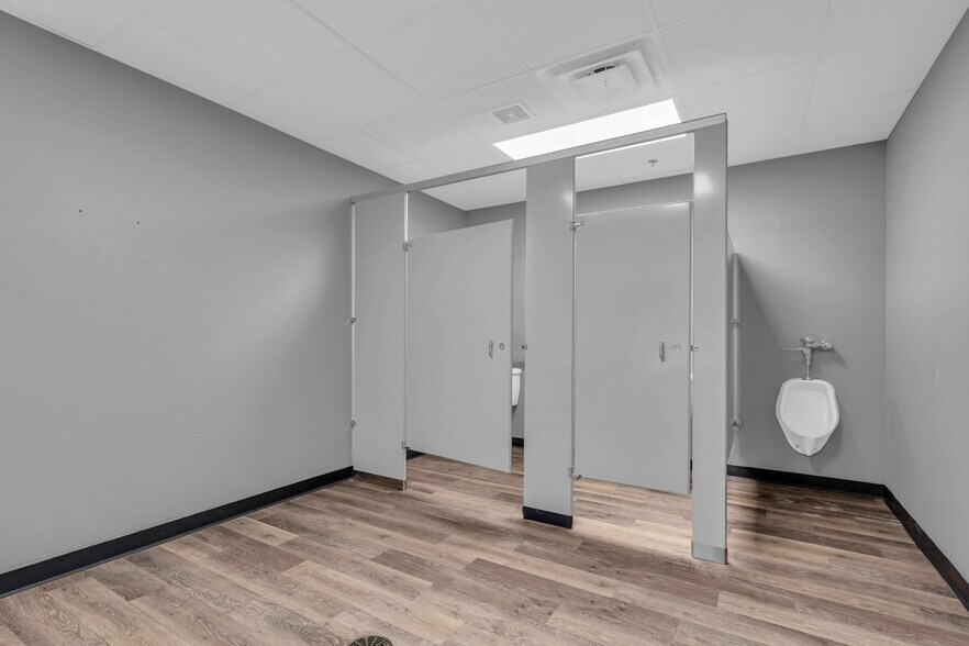 More Photos Of 127 W Main St, Ardmore Office For Sale