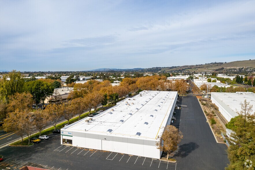 More Photos Of 31012-31050 Huntwood Ave, Hayward Warehouse For Lease