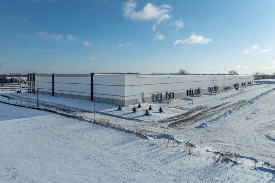 More Photos Of 1122X Hudson Rd, Woodbury Unknown For Lease