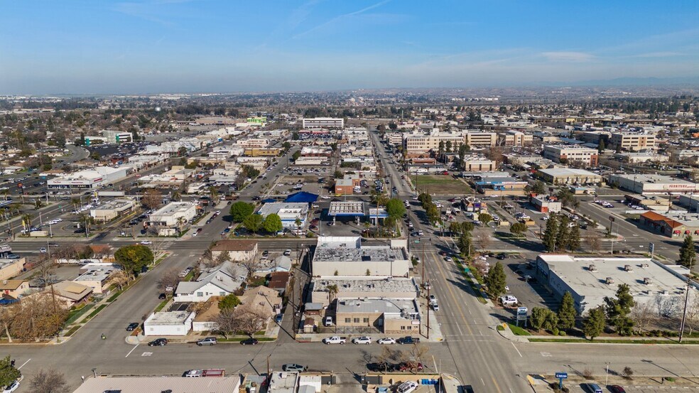 More Photos Of 2201 H St, Bakersfield Office For Sale