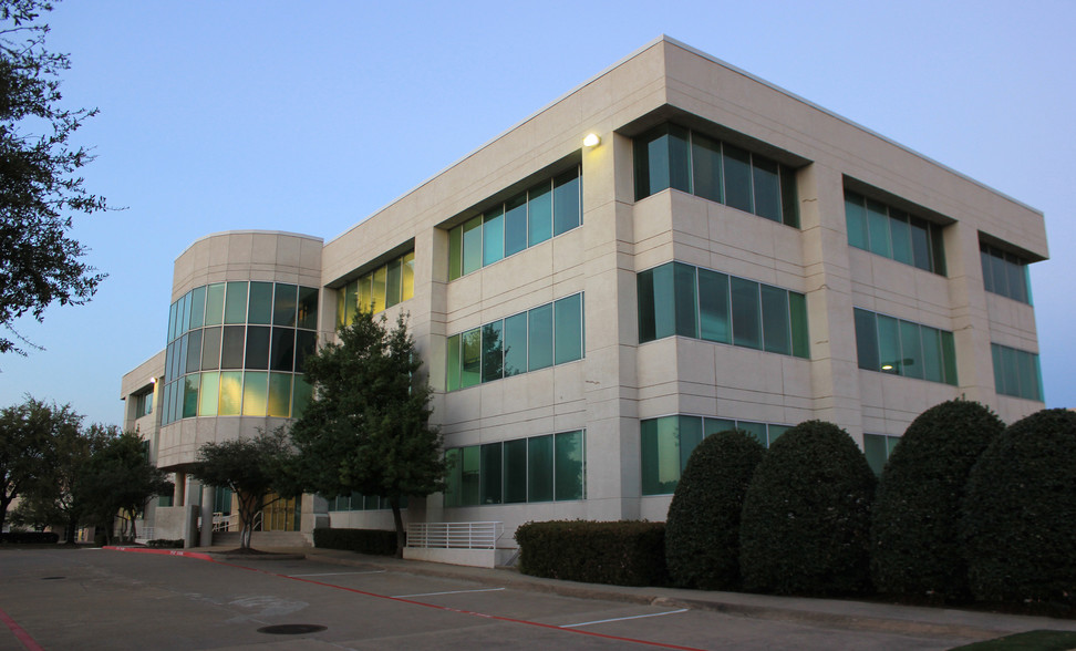 Primary Photo Of 2010 Valley View Ln, Farmers Branch Office For Lease