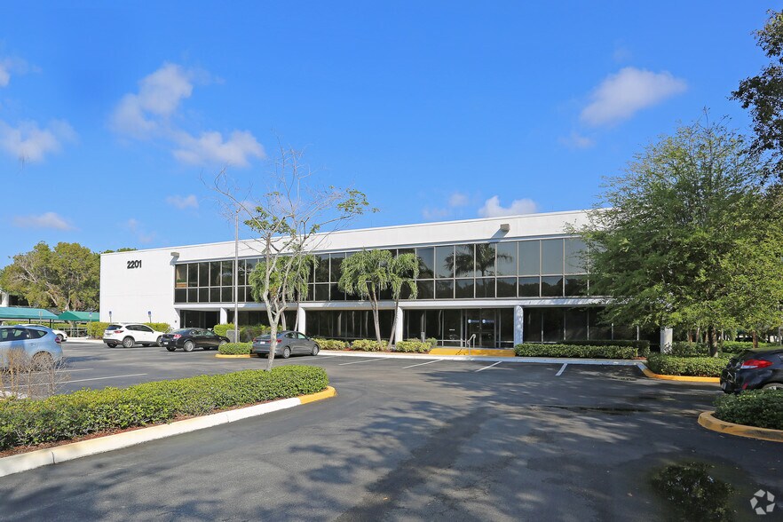 More Photos Of 2201 NW Corporate Blvd, Boca Raton Medical For Lease