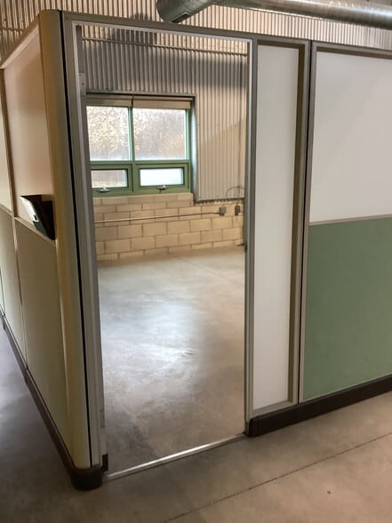 More Photos Of 360 E State Line Rd, Toledo Light Manufacturing For Sale