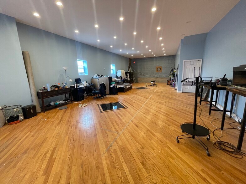 More Photos Of 1745 N Cicero Ave, Chicago Freestanding For Sale