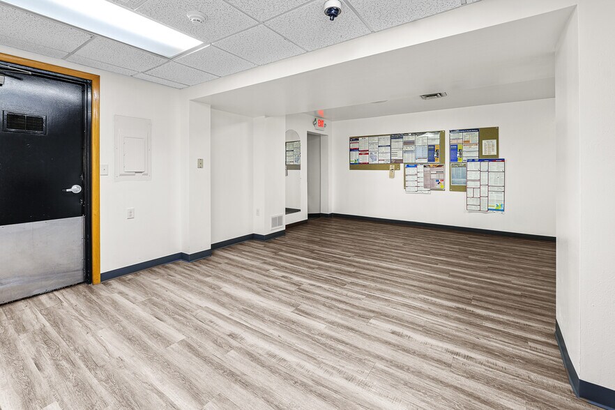 More Photos Of 560 Rolling Meadows, Fond Du Lac Light Distribution For Sale